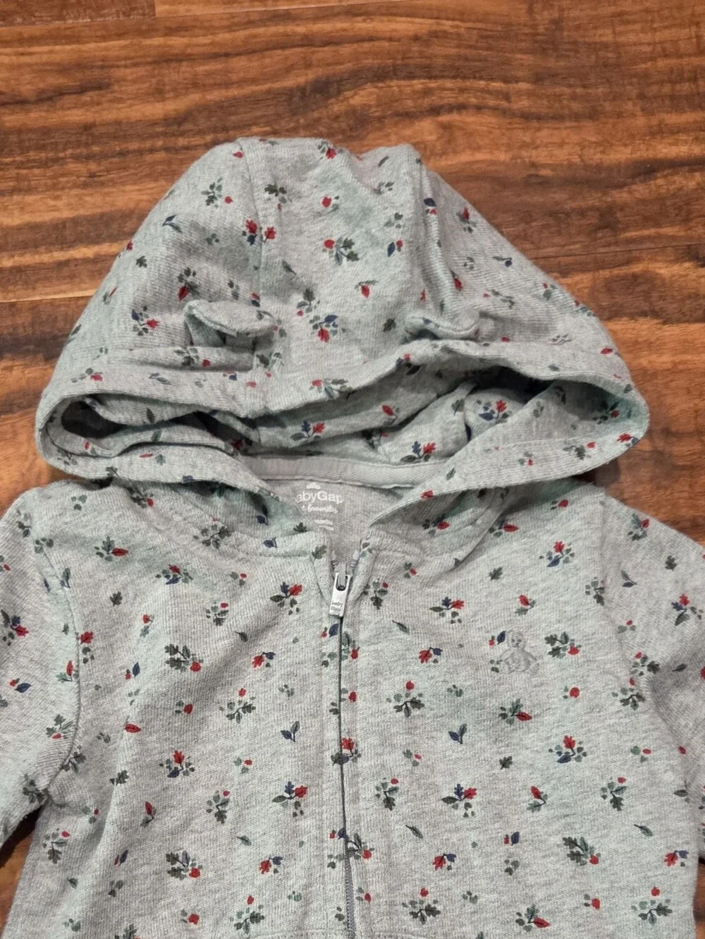 GAP Baby EUC 18-24 Months Gray/Red Holly Print Sweatshirt and Pants Set